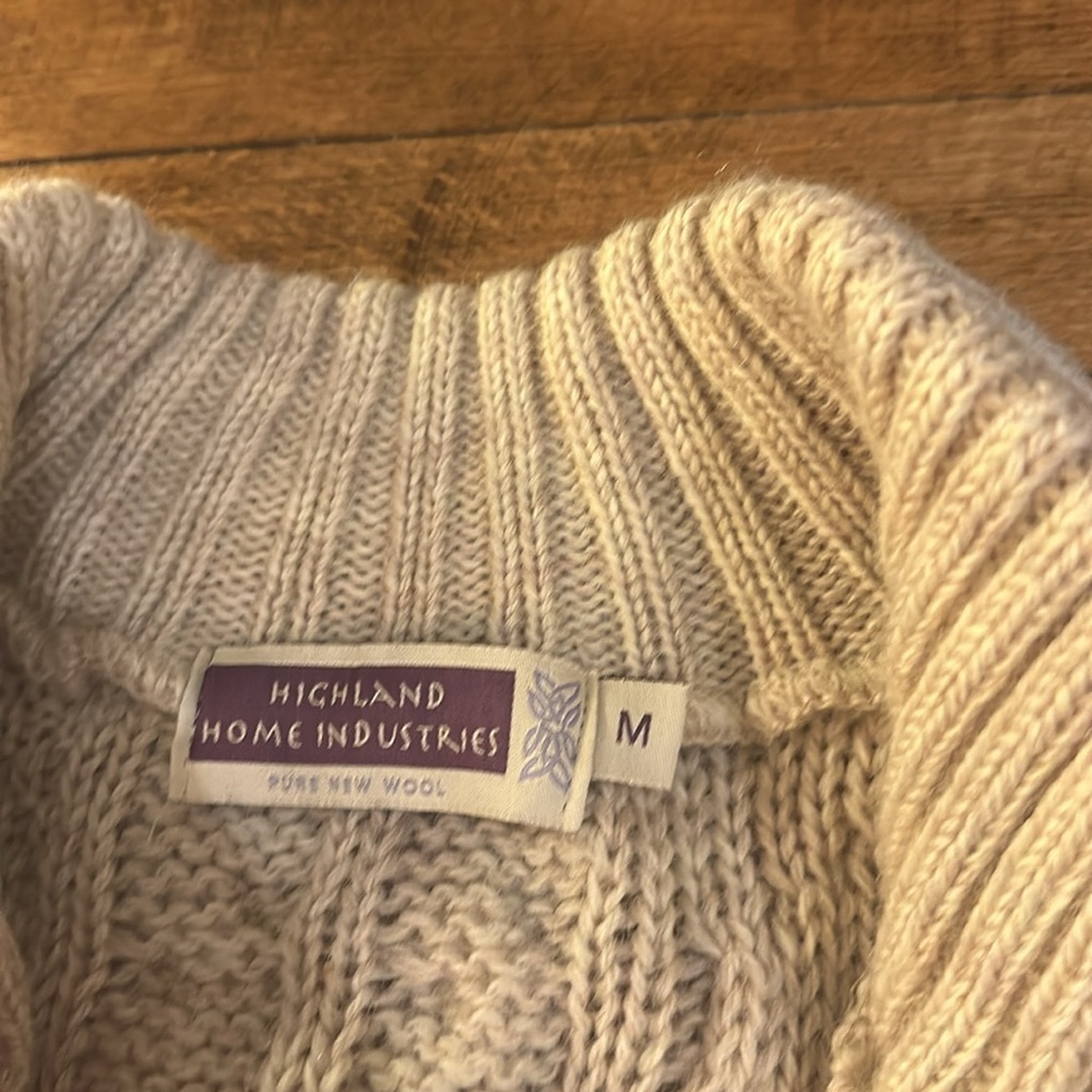 Women's Cream Cable Knit Wool Cardigan - Picture 3 of 8